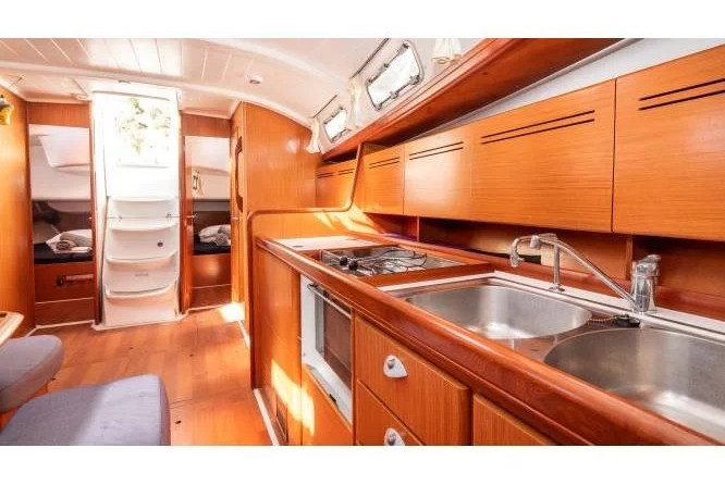 Beneteau 43