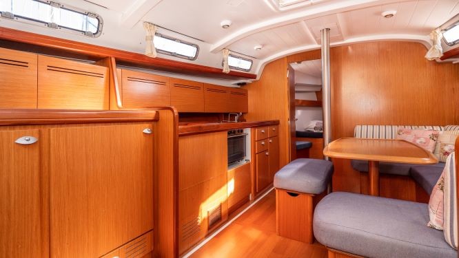 Beneteau 43