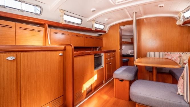 Beneteau 43