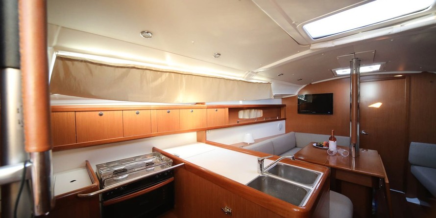 Beneteau Oceanis 37