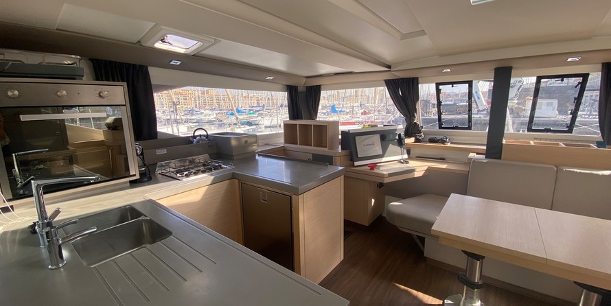 Fountaine Pajot Astrea 42