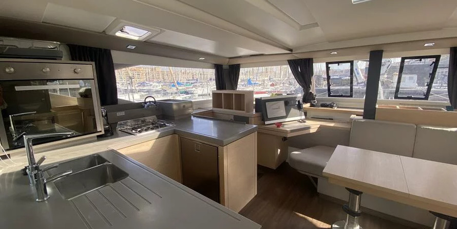 Fountaine Pajot Astrea 42