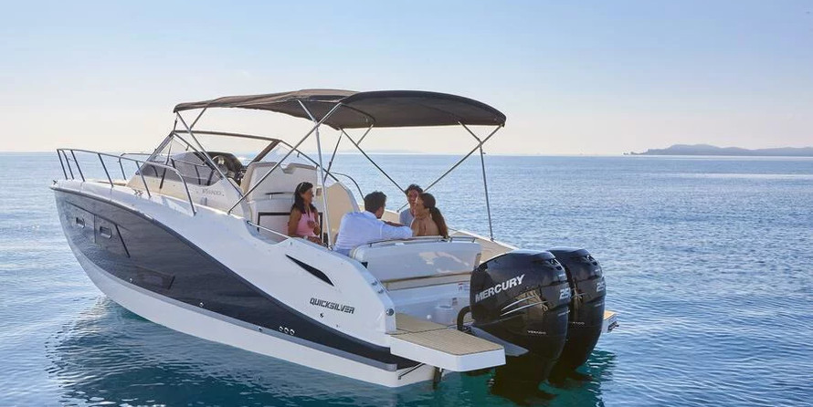 Quicksilver Activ 875 Sundeck