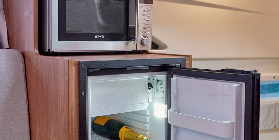 Quicksilver Activ 875 Sundeck