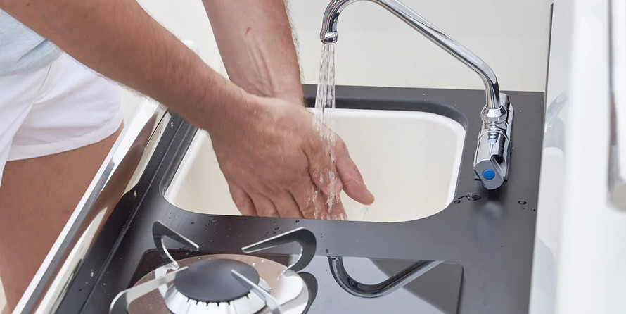 Quicksilver Activ 875 Sundeck