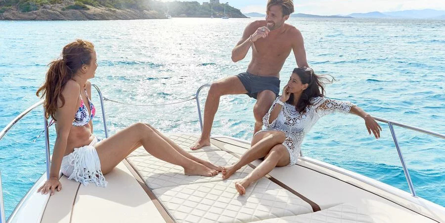 Quicksilver Activ 875 Sundeck