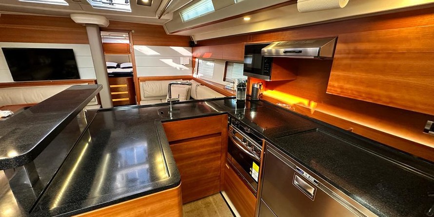 Hanse 588