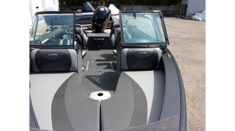 Lund Boats 1875 Crossover XS