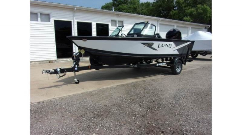 Lund Boats 1875 Crossover XS