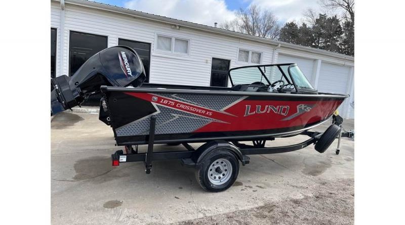 Lund Boats 1875 Crossover XS