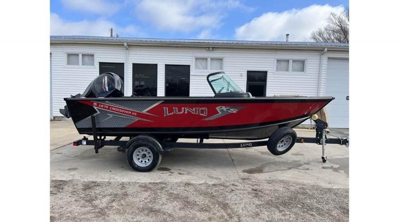 Lund Boats 1875 Crossover XS