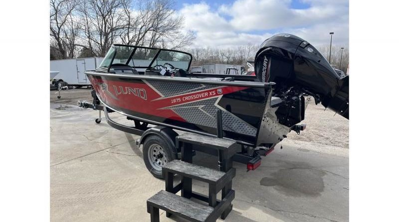 Lund Boats 1875 Crossover XS