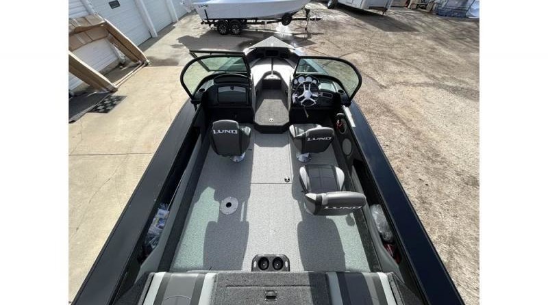 Lund Boats 1875 Crossover XS