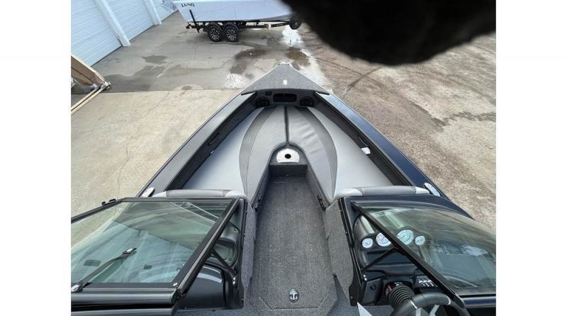 Lund Boats 1875 Crossover XS