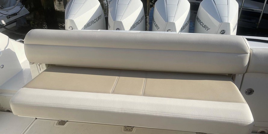 Boston Whaler 380 Outrage