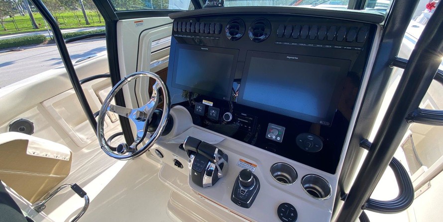 Boston Whaler 380 Outrage