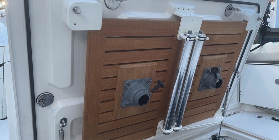 Boston Whaler 380 Outrage