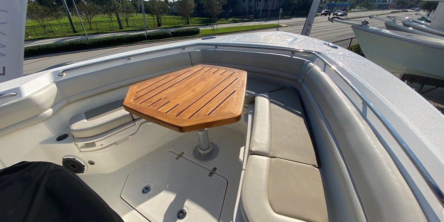 Boston Whaler 380 Outrage