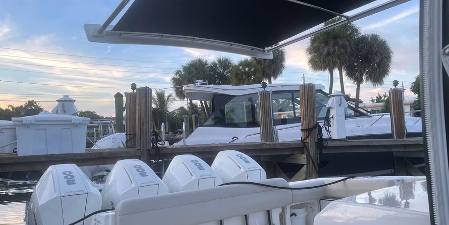 Boston Whaler 380 Outrage