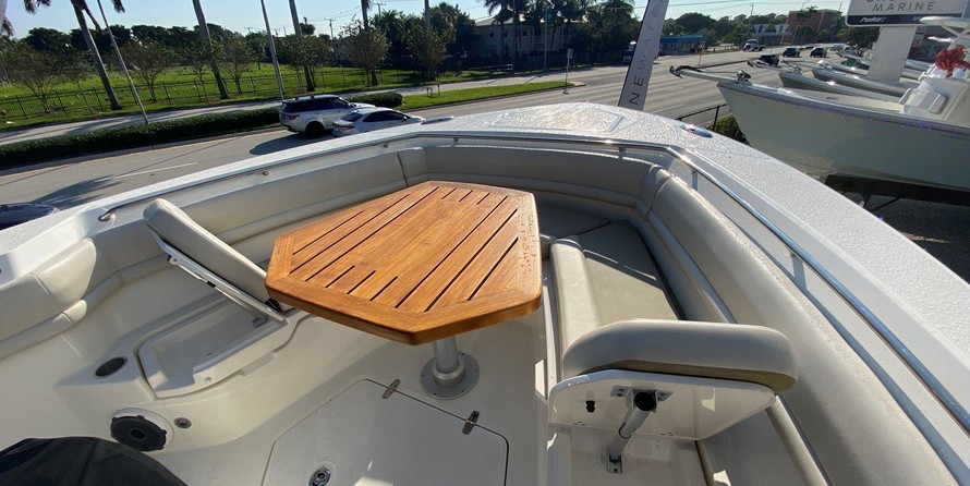 Boston Whaler 380 Outrage