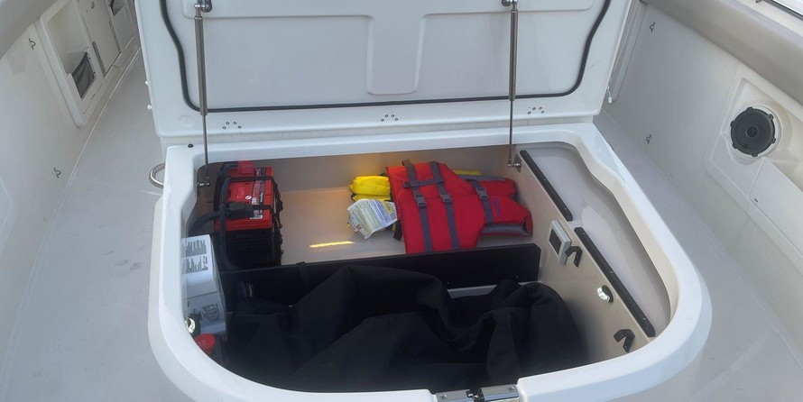 Boston Whaler 380 Outrage