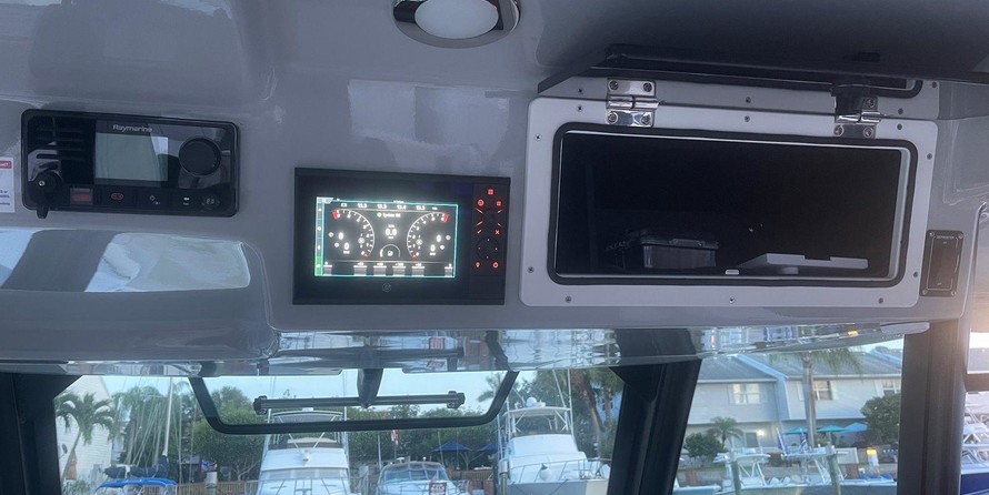 Boston Whaler 380 Outrage