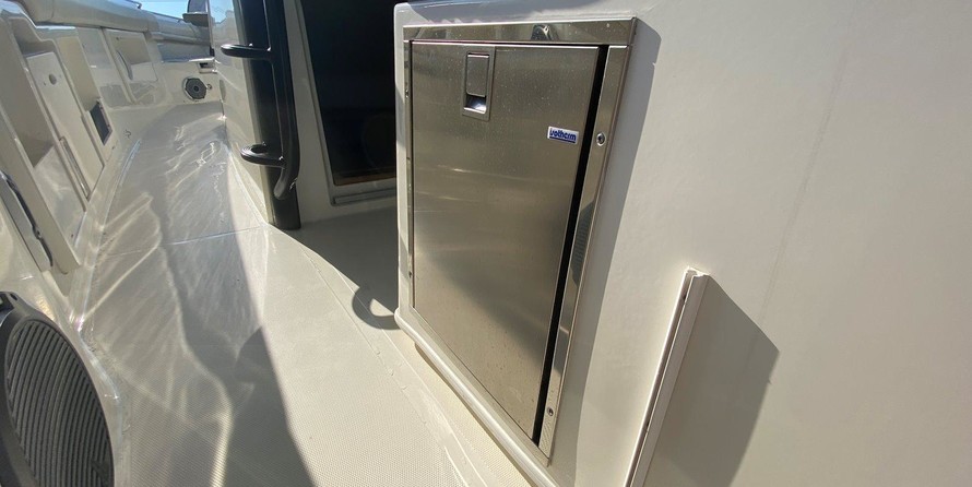 Boston Whaler 380 Outrage