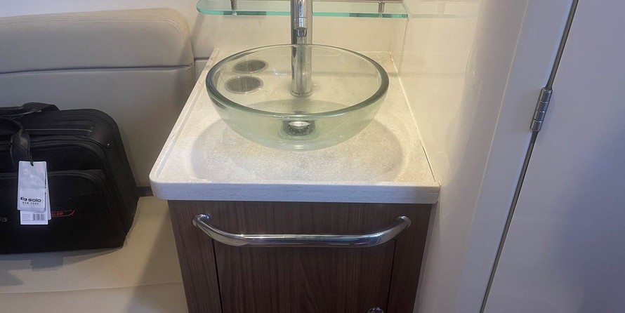 Boston Whaler 380 Outrage