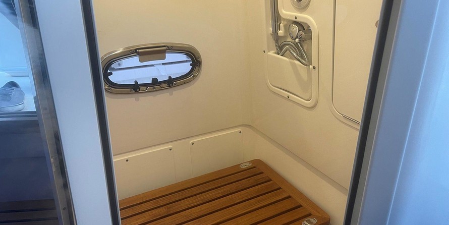 Boston Whaler 380 Outrage