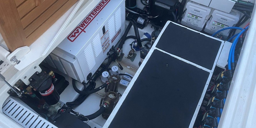 Boston Whaler 380 Outrage