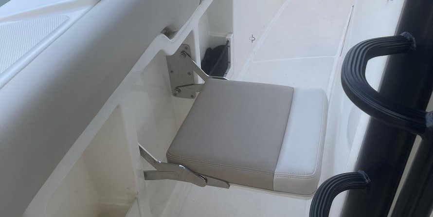 Boston Whaler 380 Outrage