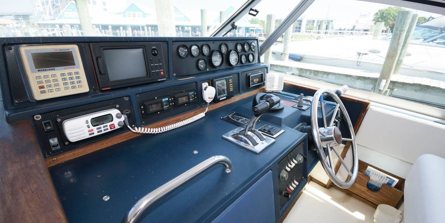 Sea ray 390 express cruiser