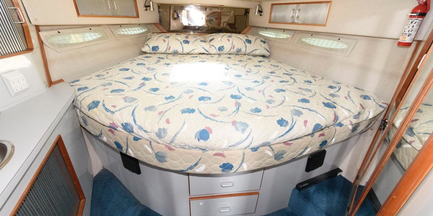 Sea ray 390 express cruiser