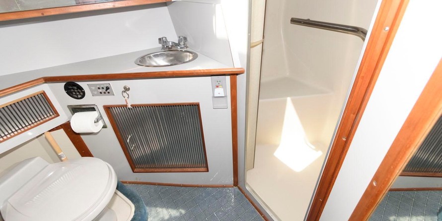 Sea ray 390 express cruiser