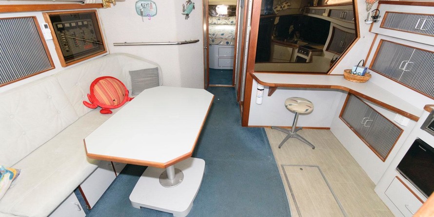 Sea ray 390 express cruiser