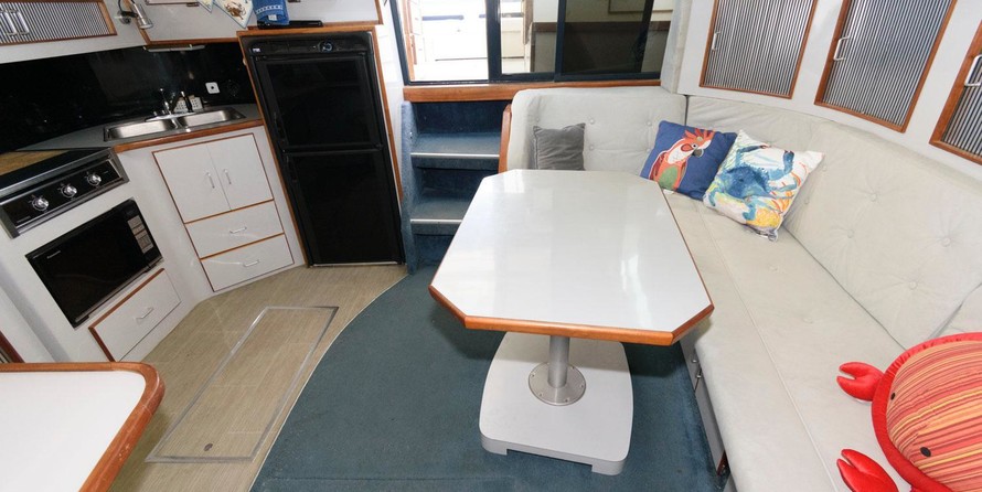Sea ray 390 express cruiser
