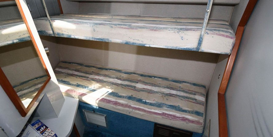 Sea ray 390 express cruiser