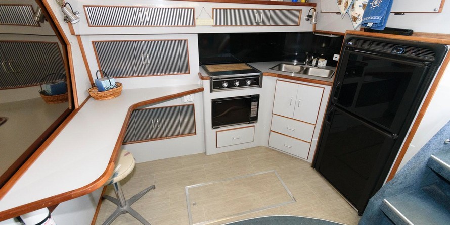 Sea ray 390 express cruiser