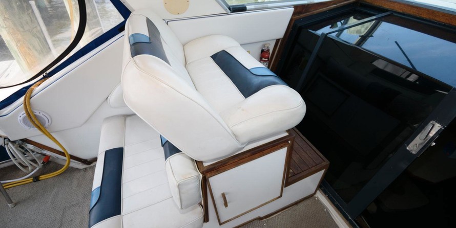 Sea ray 390 express cruiser