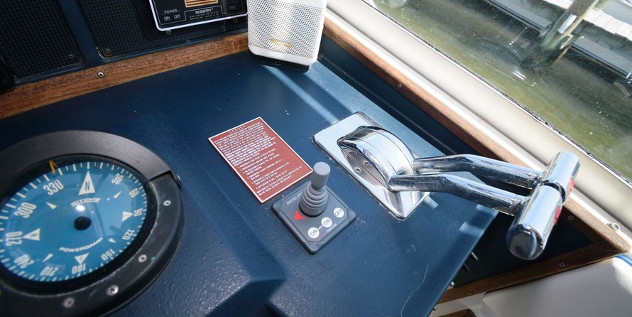 Sea ray 390 express cruiser