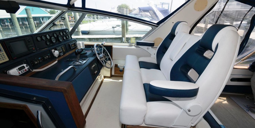 Sea ray 390 express cruiser