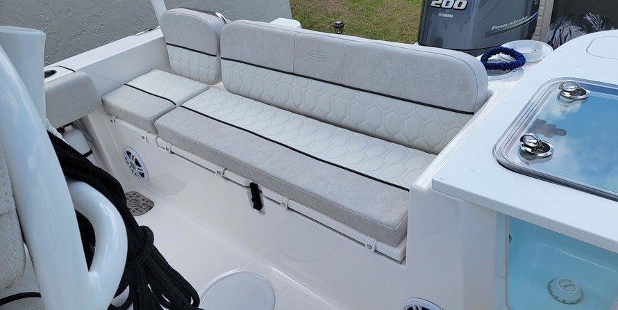 228 Sea Fox Commander