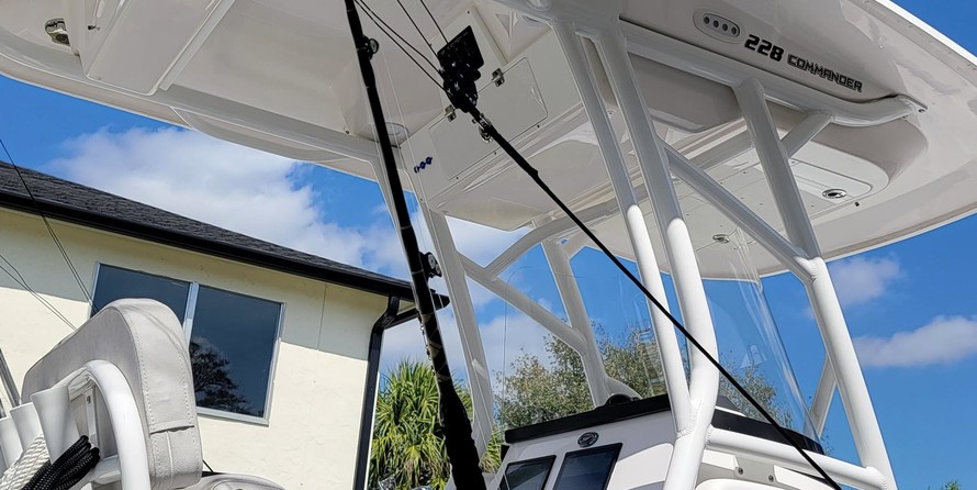 228 Sea Fox Commander