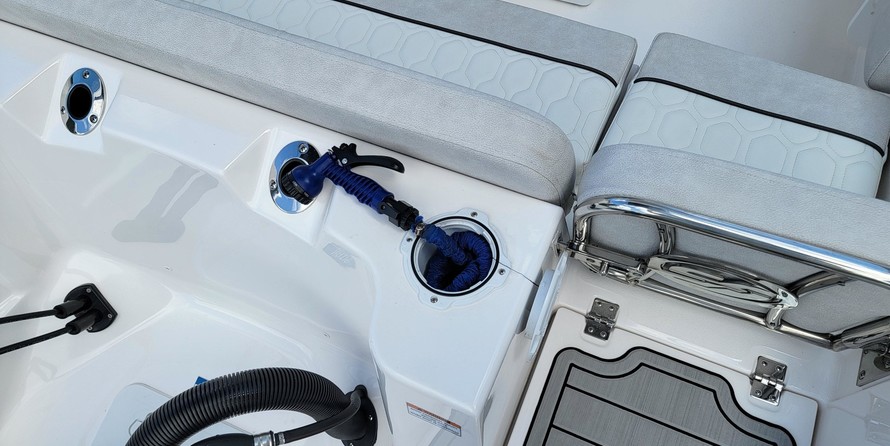 228 Sea Fox Commander