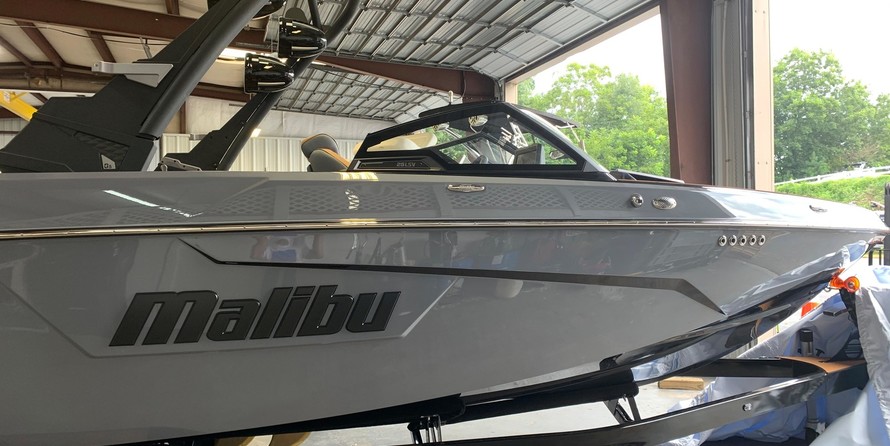 Malibu Wakesetter 25 LSV