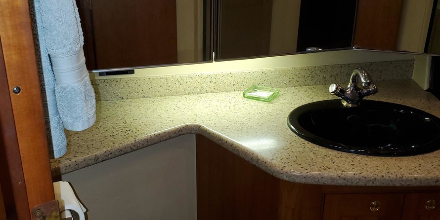 Cruisers Yachts 447 Sport Sedan