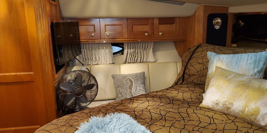 Cruisers Yachts 447 Sport Sedan