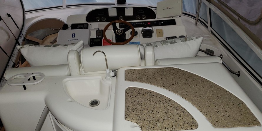 Cruisers Yachts 447 Sport Sedan