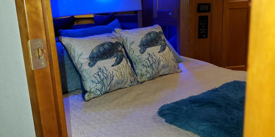 Cruisers Yachts 447 Sport Sedan