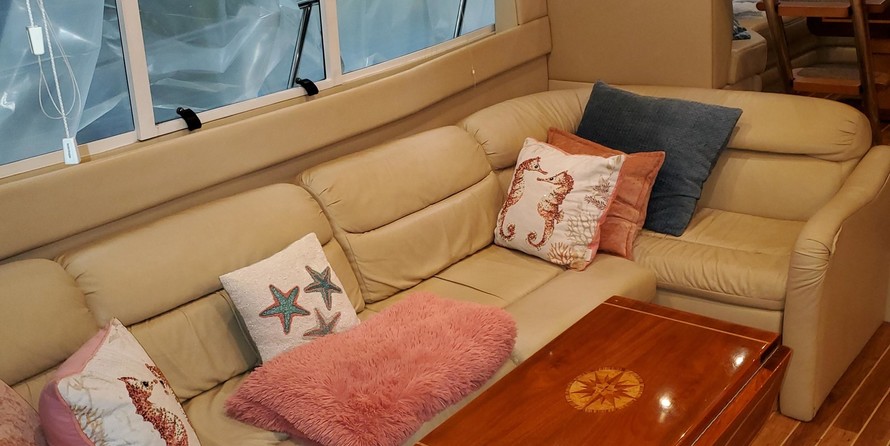 Cruisers Yachts 447 Sport Sedan